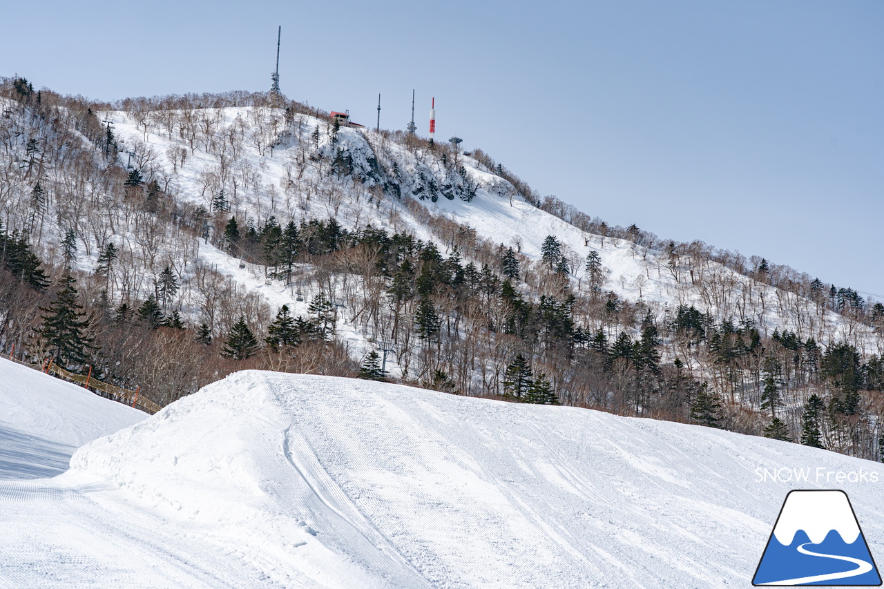 サッポロテイネ｜オリンピアゾーンは、3月31日で営業終了のはずですが…。まだまだ積雪たっぷりのゲレンデ。コンディション良好です！